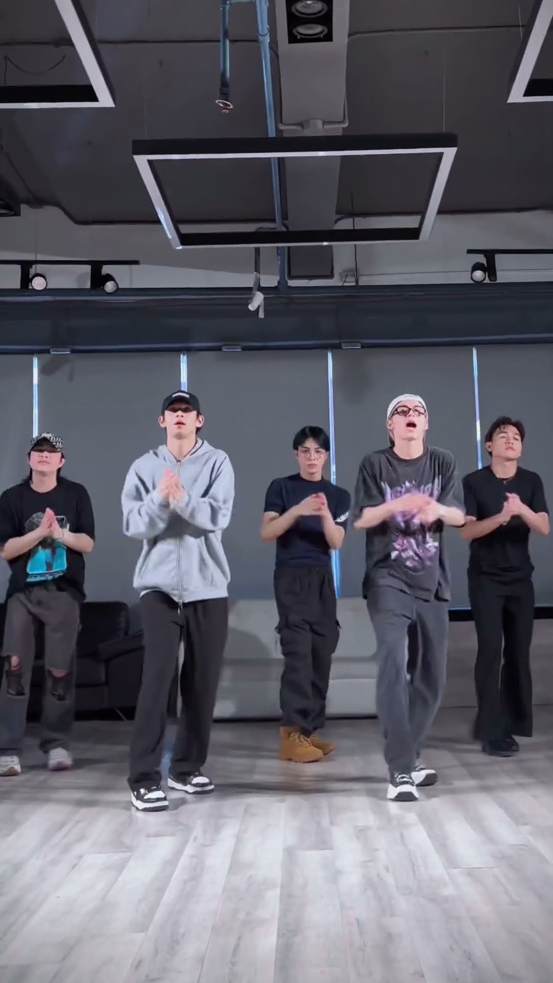 show me kung sino miss mo! ? dc: kolette madelo #VXON #fyp #fypviralシ #PPOP #group #dancechallenge